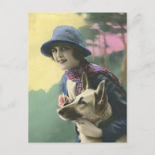 Vintage-Glamour-Girl und Deutscher Schäferhund Postkarte