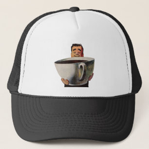 Vintage glücklicher Mann trinkt riesige Tasse Kaff Truckerkappe
