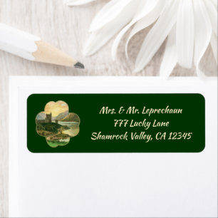 Vintage Glücksklee mit einer irischen Burg