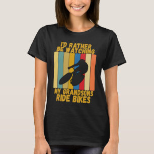 Vintage Großeltern schauen lieber Enkeln beim Fahr T-Shirt