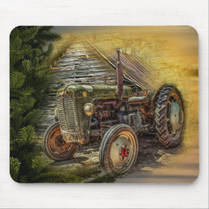 Vintage Grünschlepper Rustikale alte Scheune Mousepad