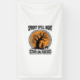 Vintage-Halloween-Hexenbaum und Grafik einer schwa Banner