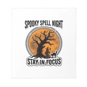 Vintage-Halloween-Hexenbaum und Grafik einer schwa Notizblock