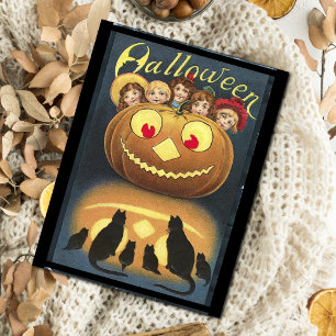 Vintage Halloween-Kinder verstecken sich hinter Kü