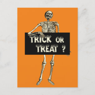 Vintage-Halloween-Süßigkeiten oder Saures Skelett Postkarte