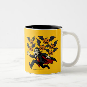 Vintage-Halloween-Vampir und fliegende Kürbis-Fled Zweifarbige Tasse