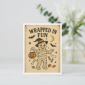 Vintage Halloween Wrapped in Fun Postkarte (Stehend Vorderseite)