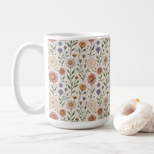 Vintage handgezeichnete Wildblumen-Patchwork-Nahtl Kaffeetasse (Mit Donut)