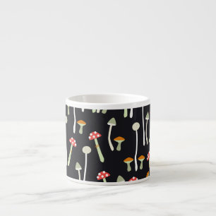Vintage-Herbstpilze-Musterdesign. Espressotasse