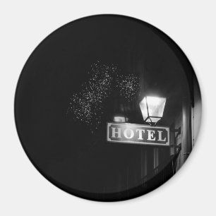 Vintage-Hotelschild, Straßenlaterne und viele Lich Magnet