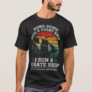 Vintage Ich Führe Ein Piratenschiff Mama Papa Fami T-Shirt