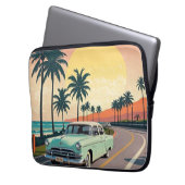 Vintage im Retro-Stil auf einer Küstenstraße Laptopschutzhülle (Vorderseite Links)