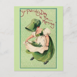 Vintage Irische Mädchen beim Sammeln von Shamrocks Postkarte
