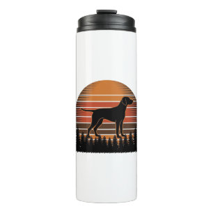 Vintage-Jagdhund-Sonnenuntergang-Wald-Vektordesign Thermosbecher