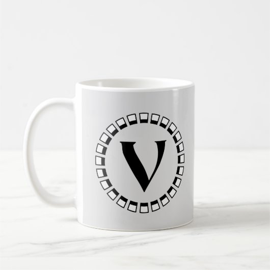 Vintage Jahrhundertwende, Monogramm V Kaffeetasse (Links)