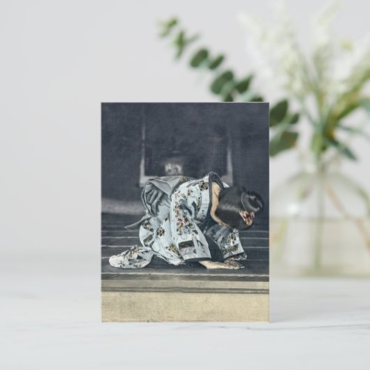 Vintage japanische Frau Bowing Dogeza Postkarte (Stehend Vorderseite)