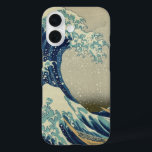 Vintage japanische Kunst, The Great Wave von Hokus iPhone 16 Hülle<br><div class="desc">36 Ausblicke auf den Fuji: Die große Welle von Katsushika Hokusai aus der Edo-Periode vor der Küste Kanagawas, c. 1830. Asiatische Vintage nautische Illustration mit einer maritimen Seeküste von gewaltigen Gezeitenwellen mit Booten von Menschen und Mount Fuji in der Ferne. Obwohl davon ausgegangen wird, dass es sich um eine Flutwelle...</div>
