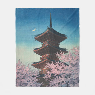 Vintage japanischer Holzschnitt Pagode am Frühling Fleecedecke