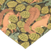 Vintage Jugenstil-Eichhörnchen im Baummuster Tischdecke (Schrägansicht)