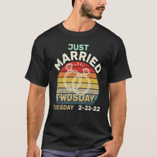 Vintage Just Married am Dienstag, 22. Februar Twos T-Shirt