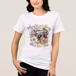 Vintage-Kamera-Blumen-T-Shirt. Grafisches T-Shirt Tri-Blend Shirt