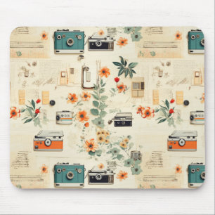 Vintage-Kamera-Radio-Blumen-Teal-Orange-Collage Mousepad