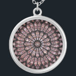 Vintage Kathedralen-beflecktes Glasfenster Versilberte Kette<br><div class="desc">Buntglas-Fenster des Notre Dame de Paris,  Frankreich Ca 1250.  Großes katholisches und christliches Geschenk für ihn sowie eine Reiseandenken für selbst und für Familie und Freunde.</div>