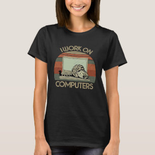 Vintage Katze auf der Tastatur Ich arbeite auf Com T-Shirt