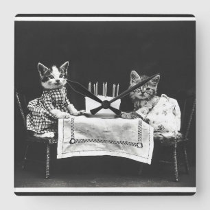 Vintage Katzen auf einer Geburtstagsfeier Quadratische Wanduhr
