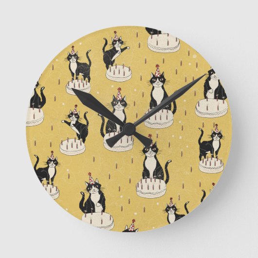 Vintage-Katzengeburtstag  Runde Wanduhr (Vorderseite)