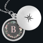 Vintage Khalkboard Custom Monogram Floral Wreath Medaillon<br><div class="desc">Delikates und liebliches Blumenkränzdesign.</div>