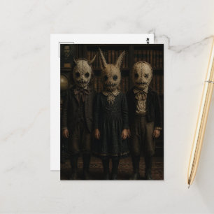 Vintage Kinder in gruseligen Halloween-Masken Postkarte