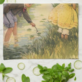 Vintage Kinder, Junge und Mädchen spielen von Cree Geschirrtuch (Gefaltet)