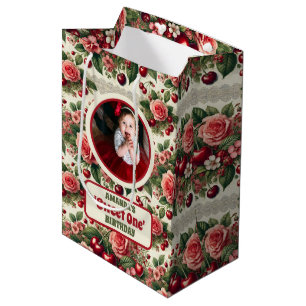 Vintage-Kirsche 'Sweet One' 1. Geburtstagsfoto Mittlere Geschenktüte