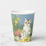 Vintage Kitten Illustration mit gelben Blumen Pappbecher<br><div class="desc">Papier-Cups mit einer adorable Kätzchen-Abbildung. Ein weißes Kätzchen mit schwarzen Streifen und großen Augen sitzt auf den Hinterbeinen in einem Garten mit rosa,  gelben und weißen Blume. Ein wunderbares Geschenk für Katzenliebhaber und Viktorianische Kunstliebhaber!</div>