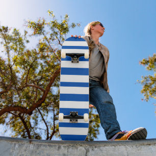 Vintage, klassische, blaue und weiße Streifen Skateboard