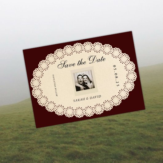 Vintage Klassische Papier-Spitze Save-the-Date-Kar