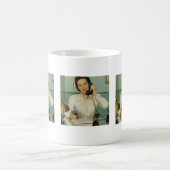 Vintage Krankenschwester am Telefon Kaffeetasse (Mittel)