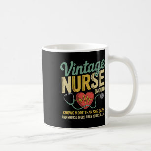 Vintage Krankenschwester weiß mehr, als sie zitier Kaffeetasse