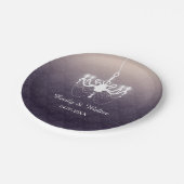 Vintage Kronleuchter-Fixierung auf Lila Hochzeit Pappteller (Schrägansicht)