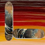 Vintage Kunst Der japanische Künstlerozean der gro Skateboard<br><div class="desc">Die Große Welle ist ein berühmtes Gemälde des japanischen Künstlers Hokusai. Die Farben und der Kontrast zeigen die Kunst und Kultur Japans. Die Illustration hat die krassen Merkmale der Malerei und eine Kontrastgrenze, um die Fähigkeiten dieses brillanten Künstlers zu zeigen. Das Gemälde ist auch bekannt als "Kanagawa Oki Nami Ura"....</div>