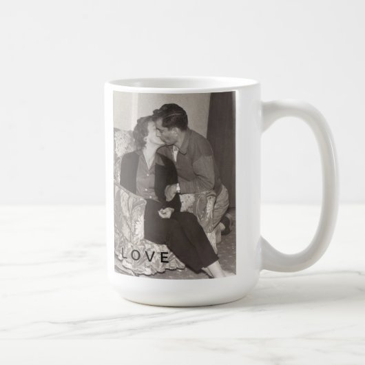 Vintage küssende Paare des Valentines Tages Kaffeetasse (Rechts)