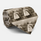 Vintage Liebe Foto Kinder Küssen im Garten Krawatte (Gerollt)