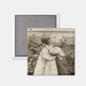 Vintage Liebe Foto Kinder Küssen im Garten Magnet (Vorderseite/Rückseite)