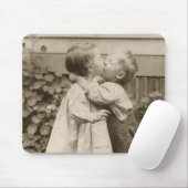 Vintage Liebe Foto Kinder Küssen im Garten Mousepad (Mit Mouse)
