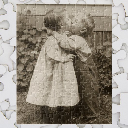 Vintage Liebe Foto Kinder Küssen im Garten Puzzle