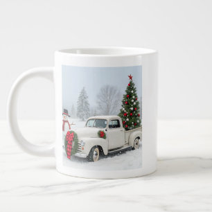 Vintage-Lieferwagen mit Weihnachtsbaum und Schneem Jumbo-Tasse