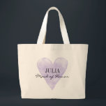 Vintage lila Trauzeugin große Totasche Jumbo Stoffbeutel<br><div class="desc">Klassischer Lavendel lila Wasserfarbe Herz Trauzeugin große übergroße tote Taschen. Personalisierte lila Aquarellmalerei Liebe Symbol Bräute Tote Taschen für Teambride. Hübsches Vintages Design mit elegantem Schriftzeichen-Text und individuelle Name. Machen Sie einen für Brautmädchen, Blume, Jungfrau, Ehrenmatron, Brautmutter usw. Niedliche rustikale Ikone für rustikale Hochzeitsfeier, Brautparty oder Bachelorrette Party. Schönes Accessoire...</div>