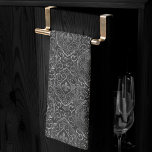 Vintage Lilie | Black Silver Grunge Damask Geschirrtuch<br><div class="desc">#abstractart Grandeur Moderne zeitgenössische Kunst Deko inspiriertes Design in einem romantischen Jacquard Brocade Lilie Damask Stoffmuster Muster trifft auf den bedrückten 90er-Grunge-Stil mit dieser dunkelkohle silbergrauen New Orleans Französisch Quarter Ziermedaillen auf einem minimalen schwarzen Grunge Hintergrund. Dieses gemischte Medium barocke Farbverlauf fügt den perfekten Pop des Pizzas hinzu. Für Anpassungen,...</div>