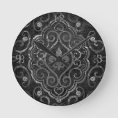 Vintage Lilie | Black Silver Grunge Damask Runde Wanduhr (Vorderseite)